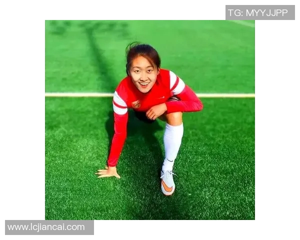卷发女神的足球梦知名女星如何在绿茵场上绽放光彩